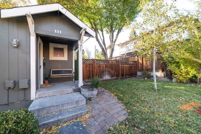 Photo - 111 NW Bond St
