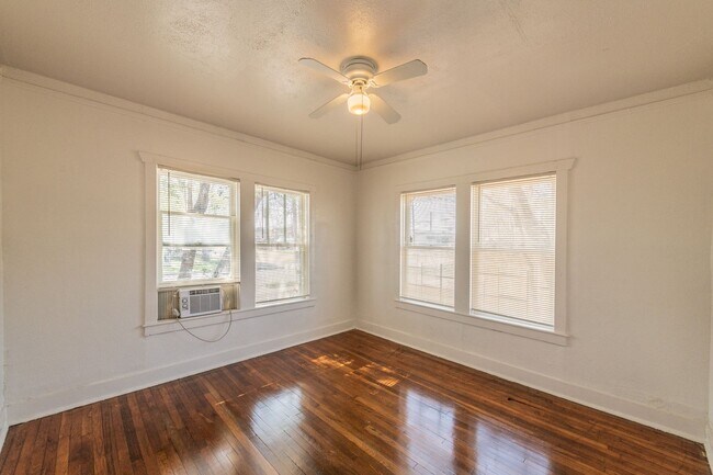 Photo - 631 E Ashby Pl Unit 01