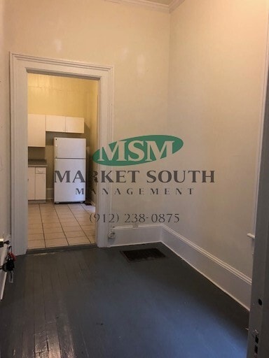 Building Photo - 308 E Waldburg St Unit Lower Front