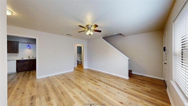 2807 Longmire Dr