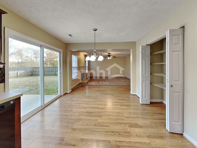 Photo - 4529 Hawthorn Dr