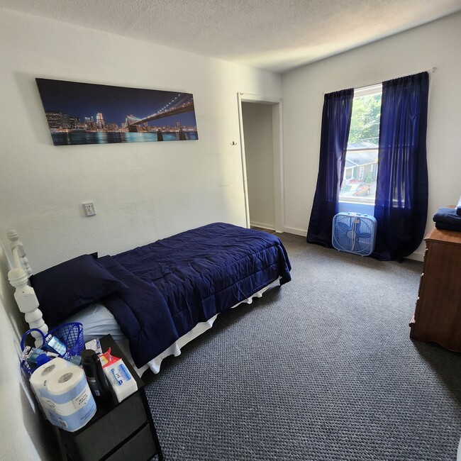 Building Photo - 457 Vineyard Ave Rental