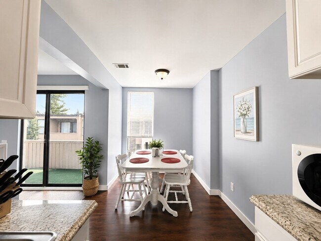 30 Shrewsbury Green Dr Unidad J