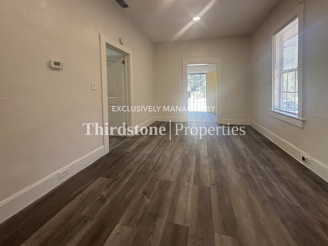 Photo - 2125 Lambert St