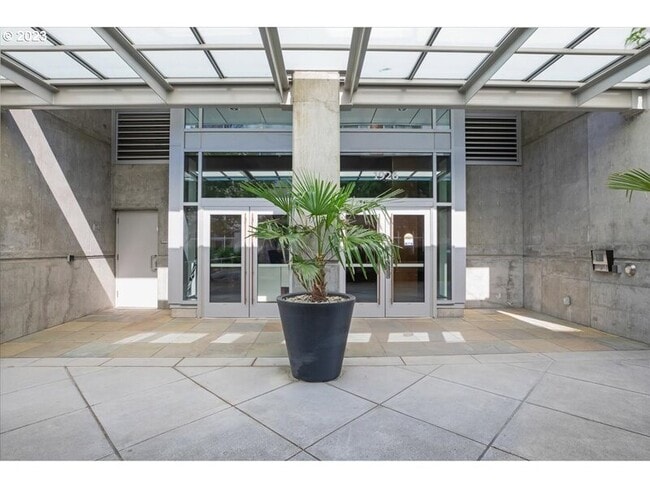 Photo - 1926 W Burnside St