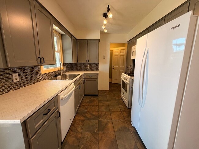Photo - Adorable Hudsonville Ranch!