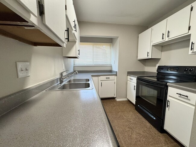 Photo - 1326 Holland Park Blvd Unit A