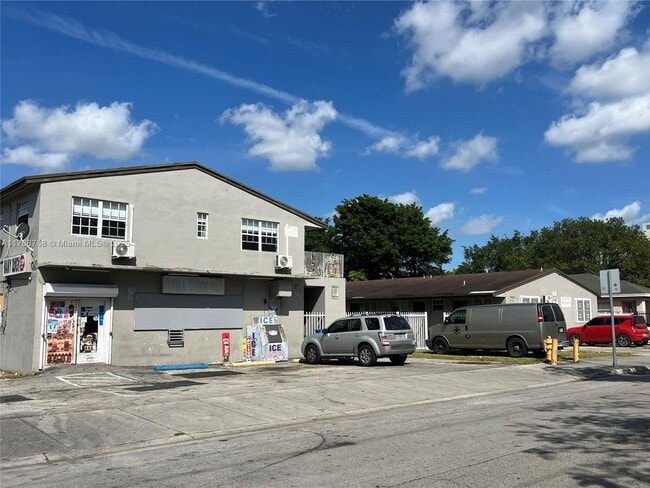 Building Photo - 5100 NW 23rd Ave Unit 5-5 Rental