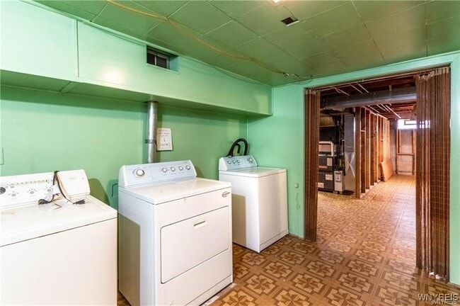 Building Photo - 130 Alberta Dr