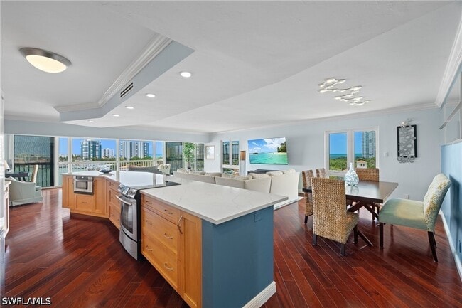 Photo - 250 Park Shore Dr Unidad 803
