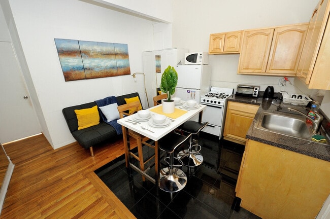 Building Photo - 416 W 46th St Rental