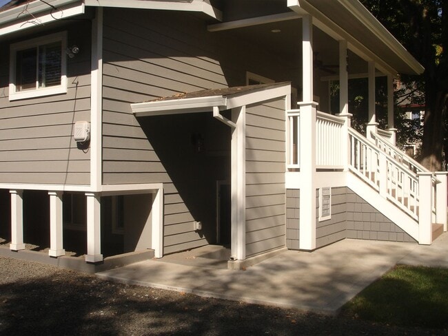 Building Photo - 198 E 1st Ave Unit 2