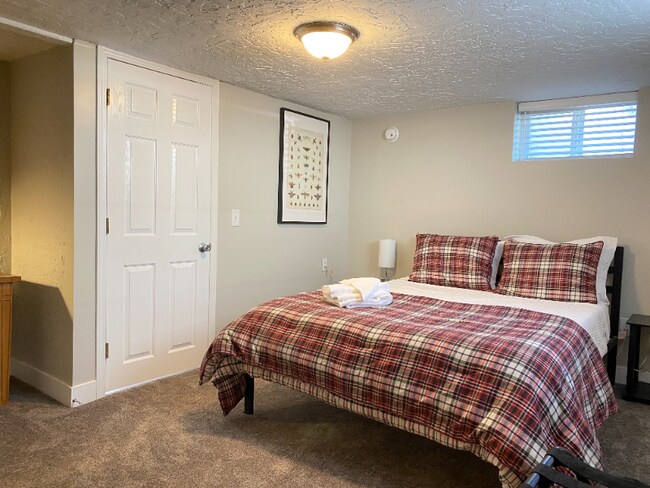 Photo - 37 W Robert Ave