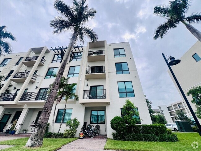Building Photo - 4670 NW 84th Ave Unit 22 Rental
