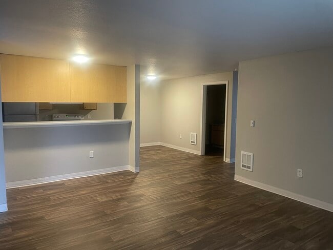 Building Photo - Powell Court Rental