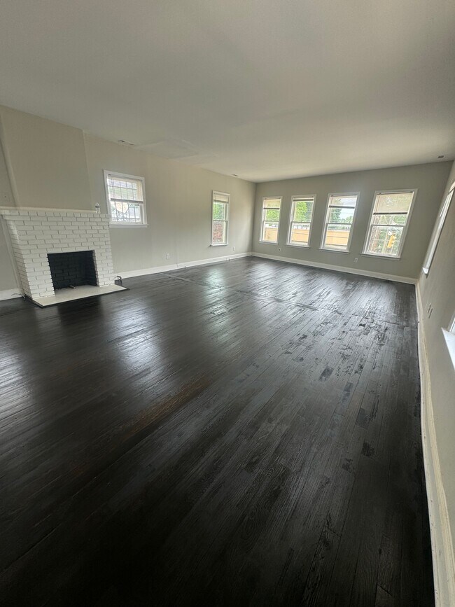 Building Photo - 799 Cascade Ave SW