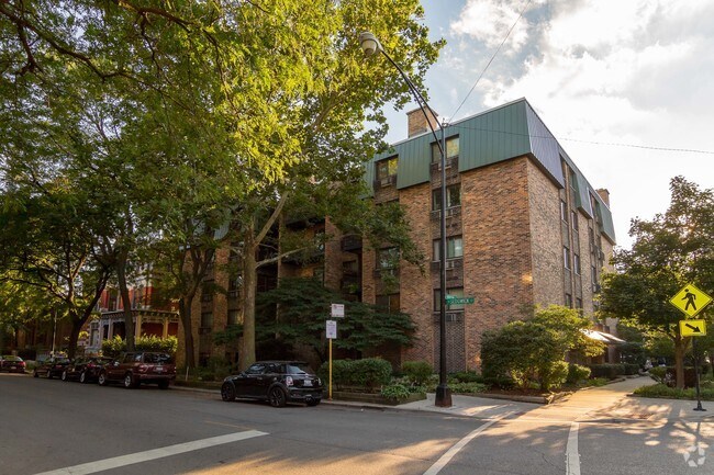 Photo - 401 W Webster Ave