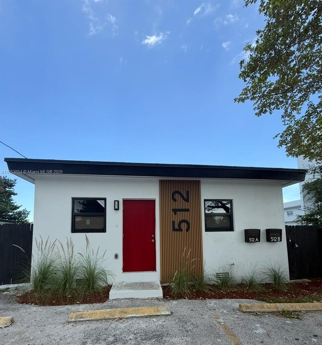 Building Photo - 512 NW 2nd Ave Unit 1-4 Rental
