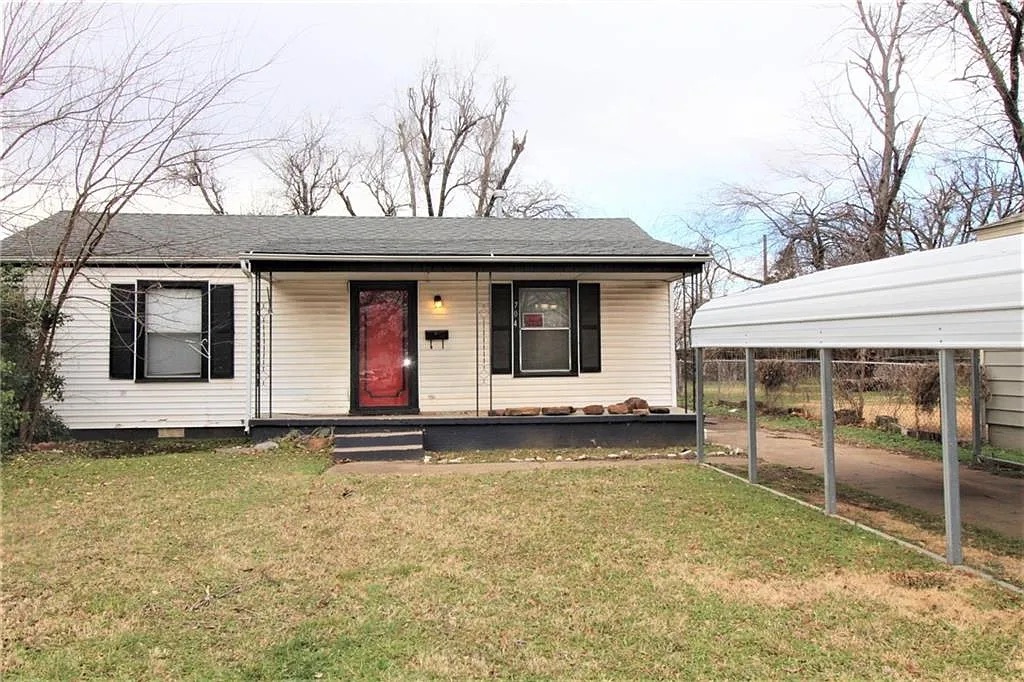 Photo - 704 N Redbud Dr House