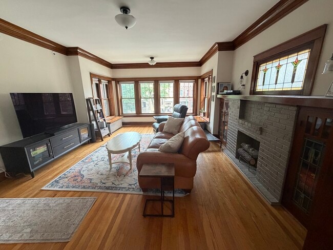 Photo - 2452 N Hamlin Ave Unit 2