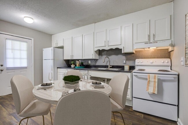 Waters Edge Apartment Homes (NC)