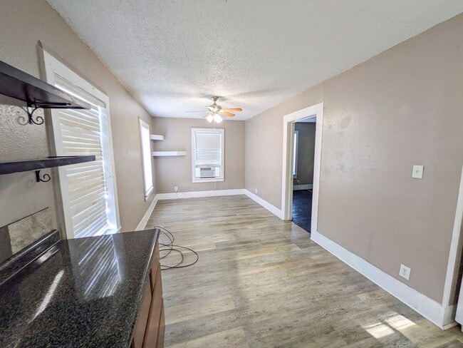 Photo - 722 Ave C