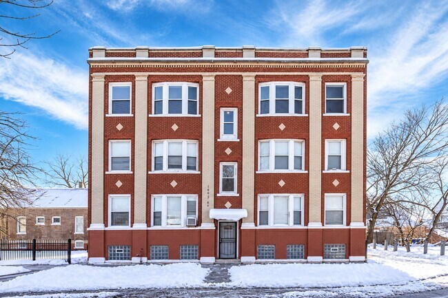 Building Photo - 1843 W 54th St Unit 3W