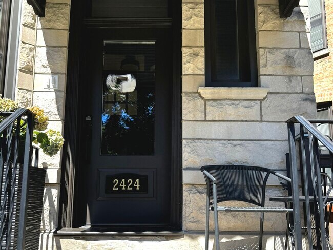 Photo - 2424 N Mozart St Unit 1