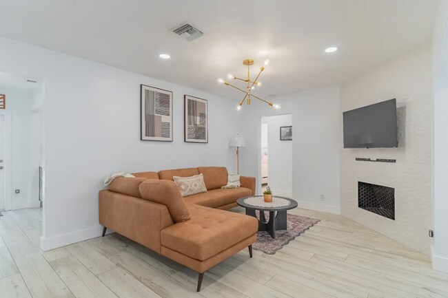 Photo - 1520 NE 16th Ave Unidad Main House