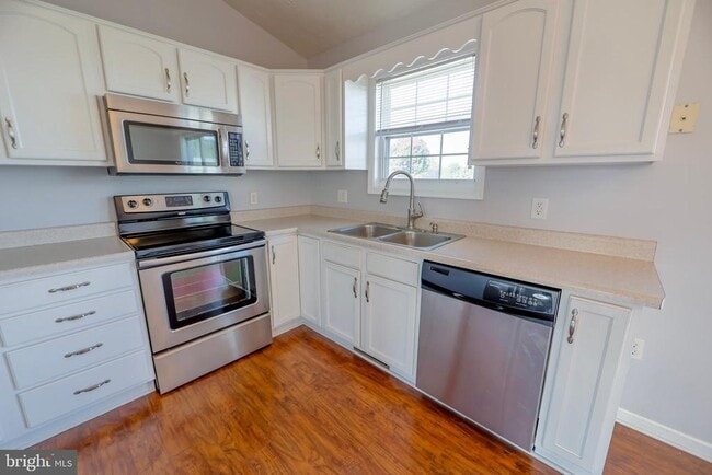 Photo - 18500 Bull Run Dr
