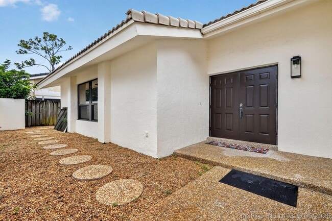 804 Foxpointe Cir