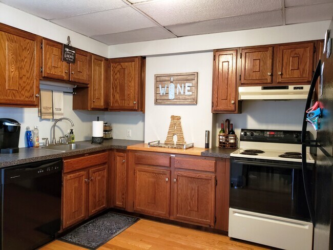 Kitchen - 185 Linwood Ave Unit 2