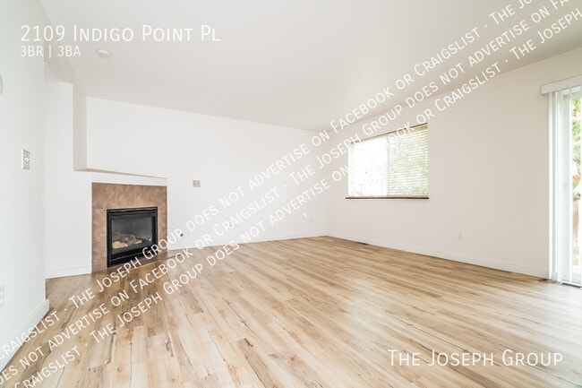 Photo - 2109 Point Pl SW