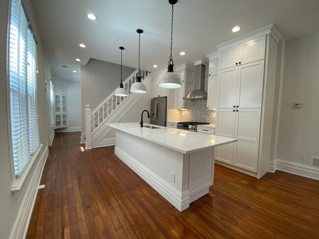 227-229 W 8th Ave