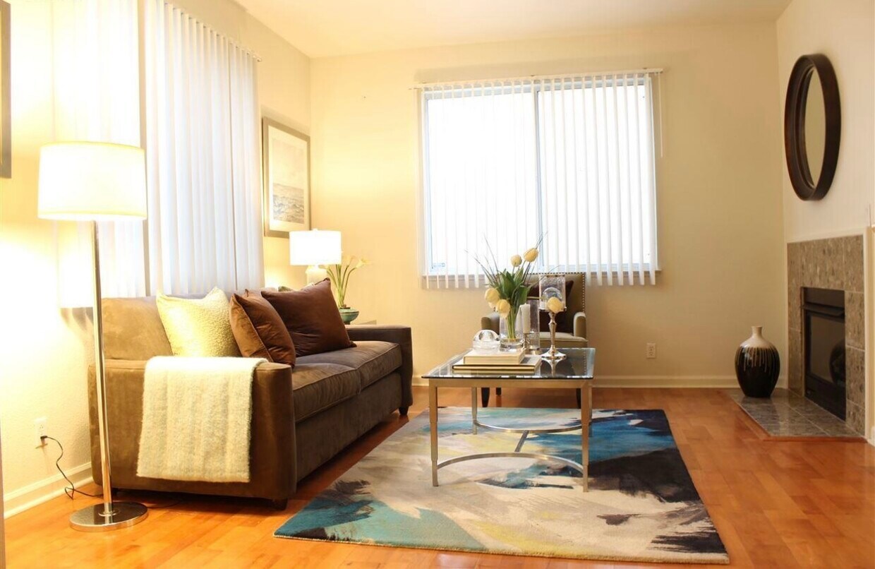 Living Room - 2213 Wigeon Ct (San Leandro, CA)