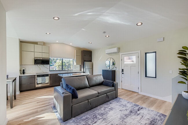 Photo - 1656 York Dr