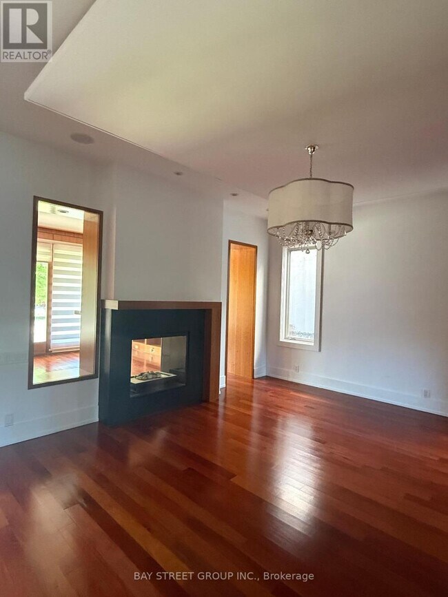 Photo - 158 Munro Blvd
