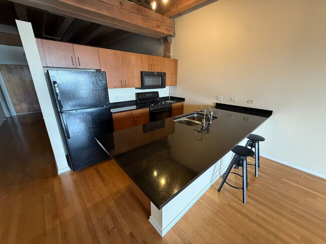 Photo - Great 1 Bedroom/1 Bath Great Location Close to Entertainment and Transportation!