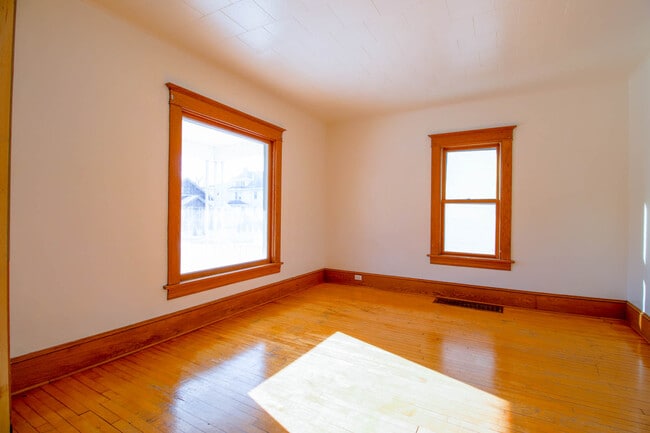 Photo - 418 W Irving Ave