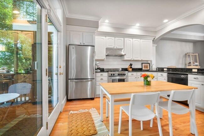 Photo - 10 S Sydney St