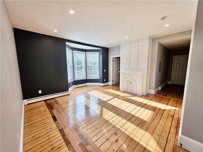 Building Photo - 73 Vernon St Unit 2