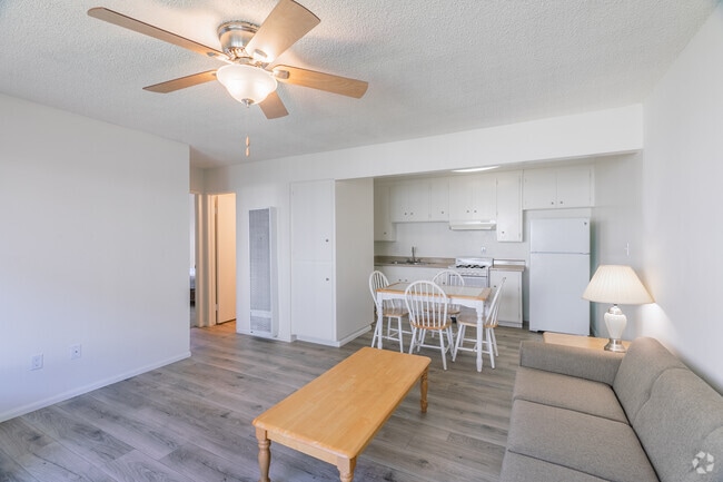 2BR, 2BA - 650SF