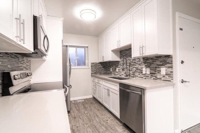 Photo - 1685 Whitwood Ln