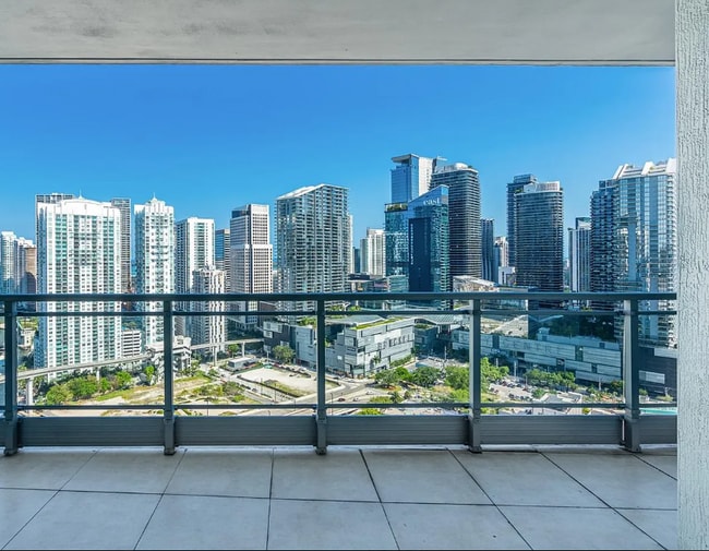 Building Photo - 90 SW 3rd St Unit 3202 Rental