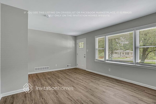 3126 Holbrook Dr SW