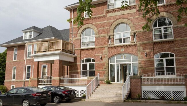 Photo - Kensington Court