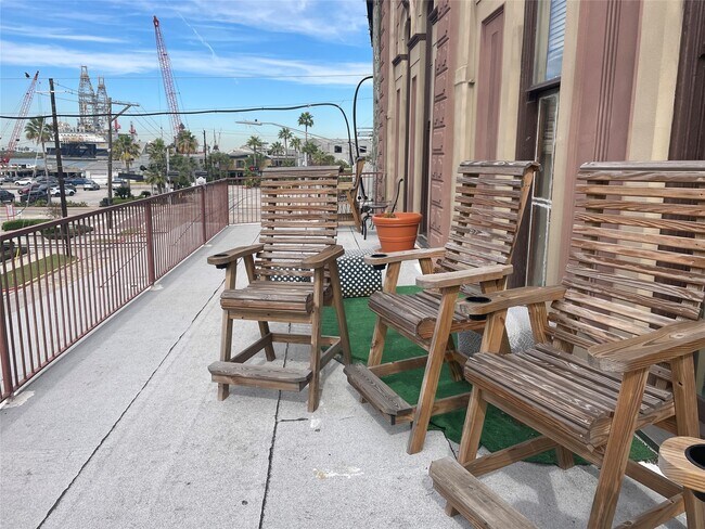 Photo - 2118 The Strand Unit 204