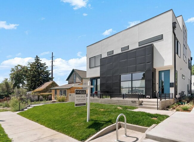 Photo - FIRST MONTH'S FREE!! Modern 2 bed, 2.5 bat...