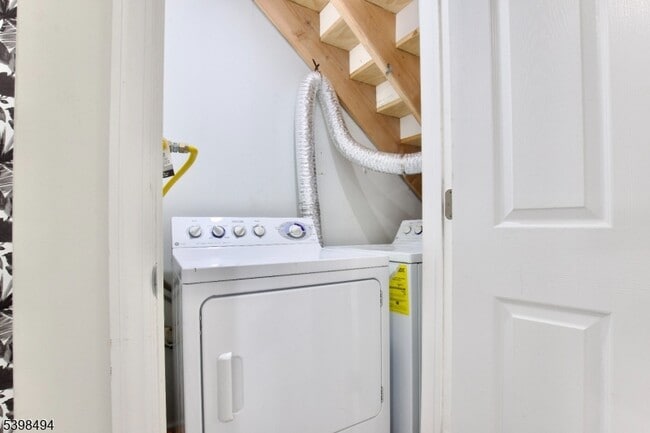 Photo - 220 E Munsell Ave