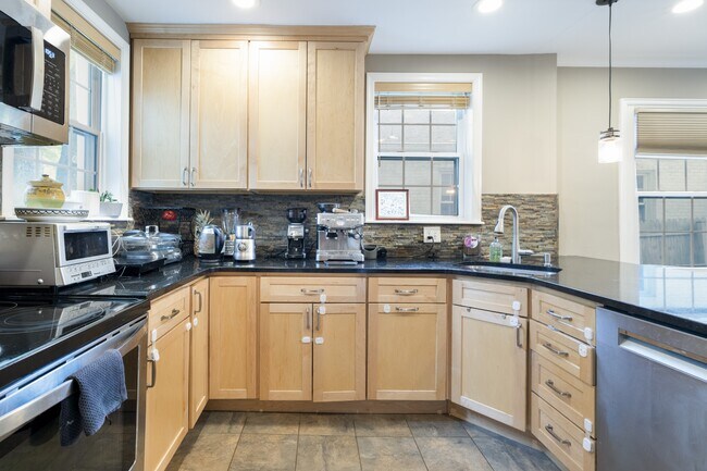 Photo - 4850 Crescent St